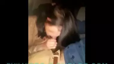 Hardcore oral sex with Delhi girl outdoor in car