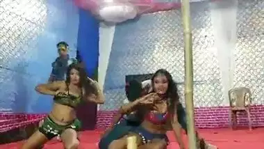Hindi Girls Doing Mujra On Stage