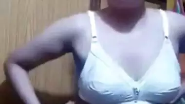 Karachi bhabhi nude stripping solo