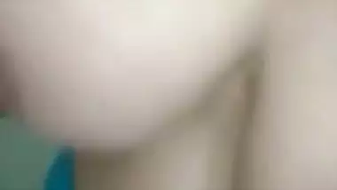 Bhabhi holding milky boobs in Pakistani solo nude clip