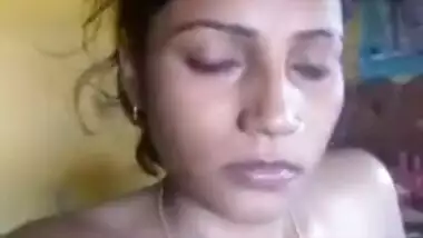 Desi love with pierced nostril is always glad to pose with no bra