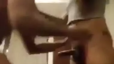 Indian shemale gets a desi blowjob from a macho guy