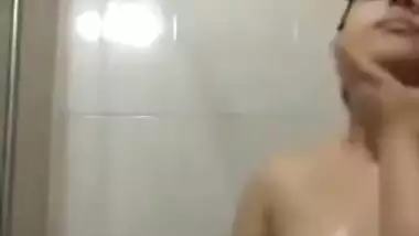 Sl girl brthroom fun