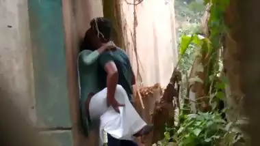 Indian Gym guy standing and fucking GF outdoor spy vid
