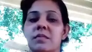 Today Exclusive- Village Girl Showing Her Boobs And Pussy