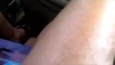 Indian girl BJ in car hindi