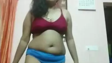 Sexy Desi girl showing boobs and pussy on selfie cam
