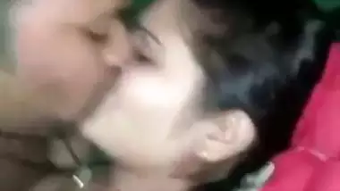 Village girl moans while getting fucked in desi MMS