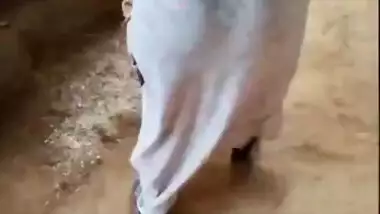 Hot desikudi tempting and showing boobs pussy cleavage