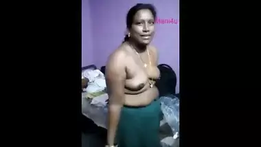 Indian aunty porn video of aunty changing her clothes