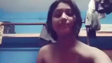 Desi girlfriend exposing boobs on cam for her lover