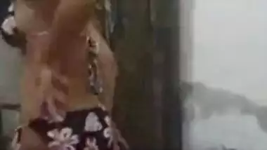 Sexy Punjabi Girl’s Topless Dance MMS