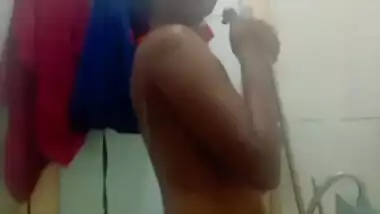 Tamil Sexy Girl Bathing Vdo