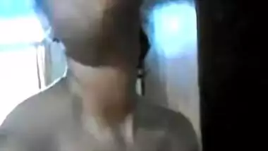 Desi Girl Showing Her Huge Cleavage