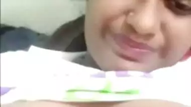 Desi girl video chat showing private parts