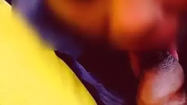Desi Girl Give Blowjob